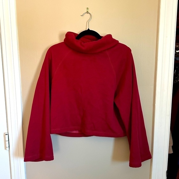 Fabletics Fleece Lined Fluted Sleeve Funnel Neck Crop Pullover Cranberry Red L - Picture 3 of 4